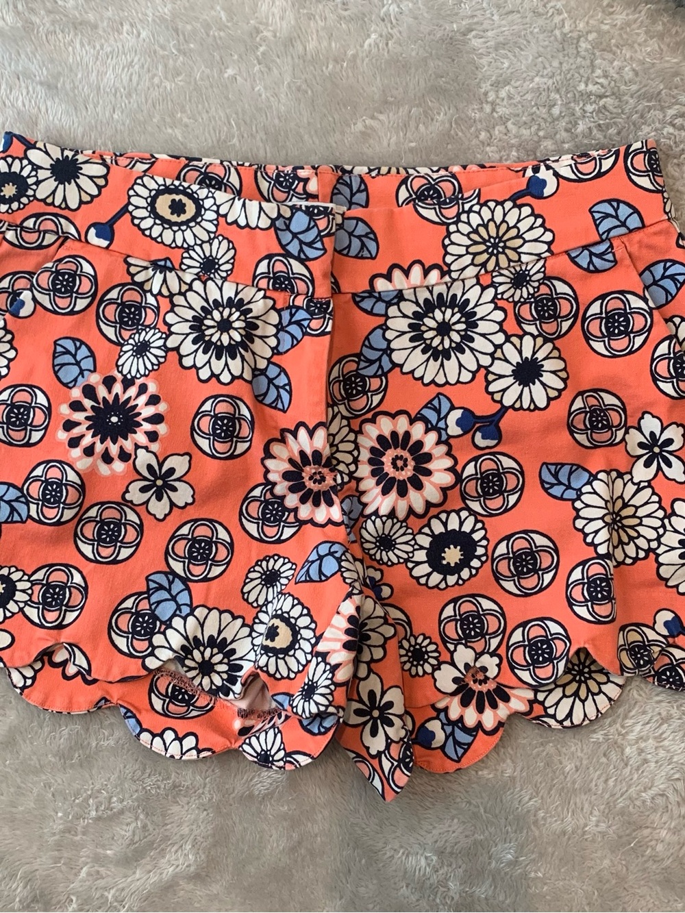 crown & ivy Coral Floral Scalloped High-Rise Shorts